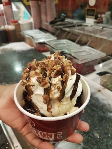 Ice Cream Shop «Cold Stone Creamery», reviews and photos, 1611 Sherman Ave, Evanston, IL 60201, USA