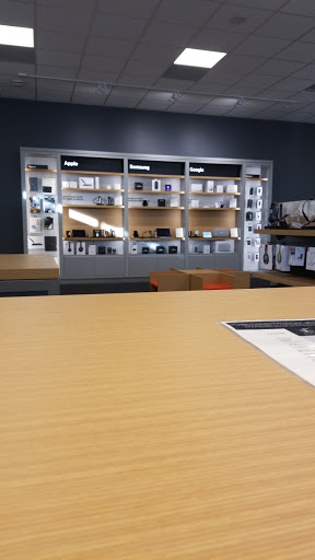 Cell Phone Store «Verizon», reviews and photos, 806 S Duff Ave #101, Ames, IA 50010, USA