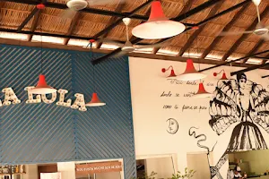 La Lola Fonda de Mar image