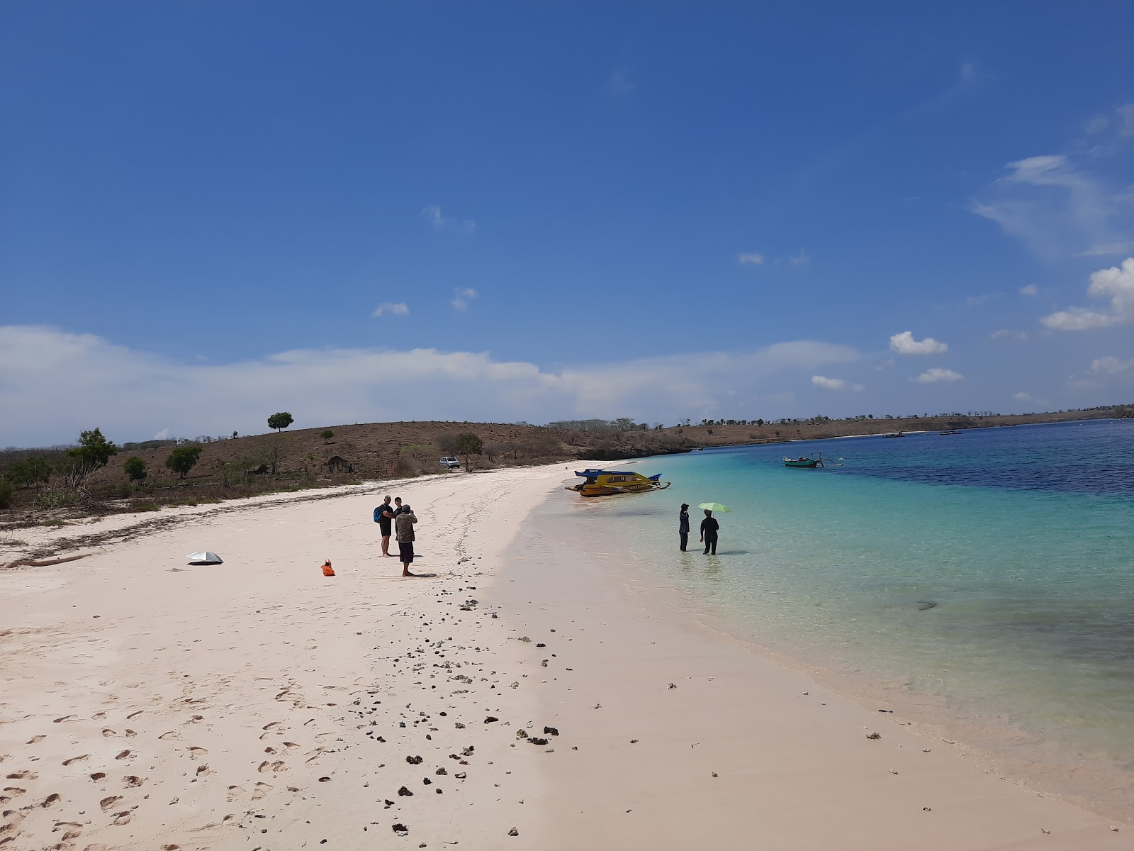 Foto de Telone beach con arena rosa superficie