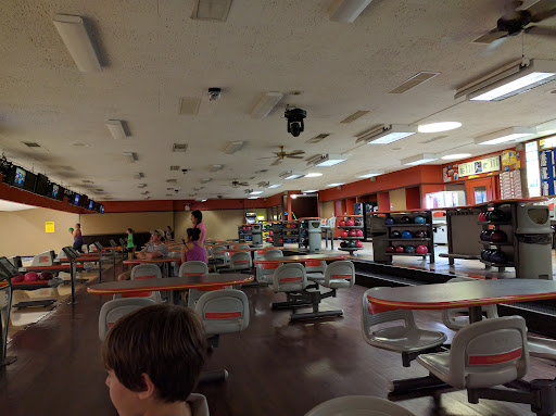 Bowling Alley «Strike City Lanes Bowling Center», reviews and photos, 1170 OR-99, Eugene, OR 97402, USA