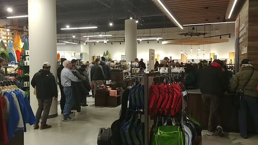 Sportswear Store «Columbia Sportswear at Oakbrook Center», reviews and photos, 460 Oakbrook Center, Oak Brook, IL 60523, USA