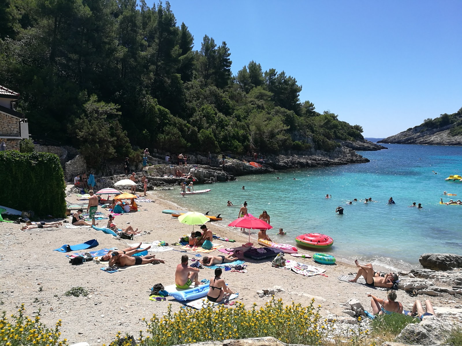 Photo de Zitna beach avec petite baie