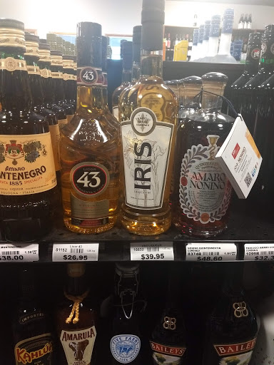 Liquor Store «Hawthorne Liquor Store», reviews and photos, 4638 SE Hawthorne Blvd, Portland, OR 97215, USA