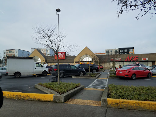 Shopping Mall «Lake City Shopping Center», reviews and photos, 3006 NE 127th St, Seattle, WA 98125, USA
