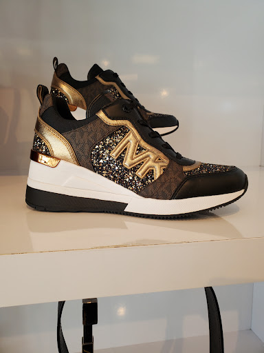 Fashion Accessories Store «Michael Kors», reviews and photos, 1650 Premium Outlet Blvd #1800, Aurora, IL 60502, USA