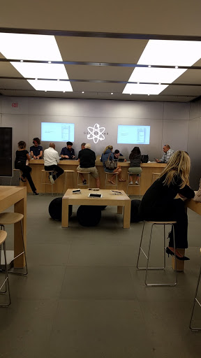 Computer Store «Apple Reston», reviews and photos, 11949 Market St, Reston, VA 20190, USA