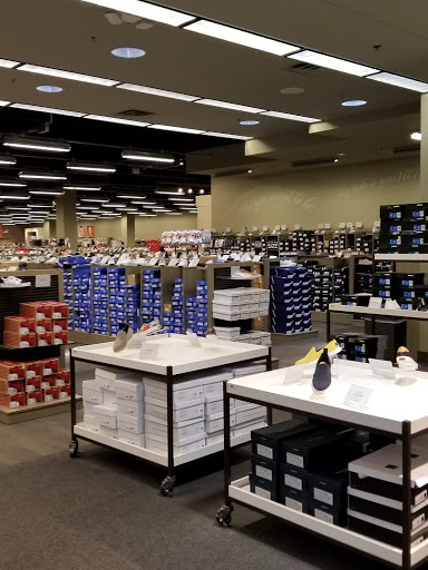 Shoe Store «DSW Designer Shoe Warehouse», reviews and photos, 124 West Market, Bloomington, MN 55425, USA