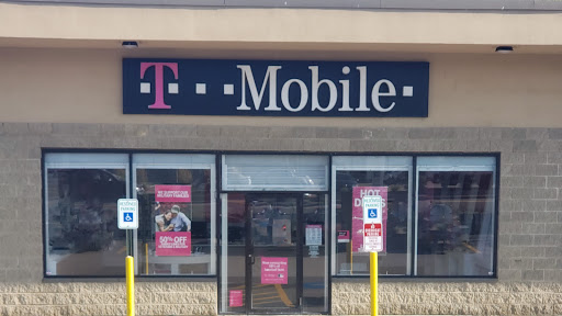 Cell Phone Store «T-Mobile», reviews and photos, 325 New State Hwy, Raynham, MA 02767, USA