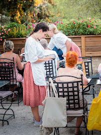 Atmosphère du Restaurant de spécialités provençales Restaurant l'Auberge Daudet à La Barben - n°7