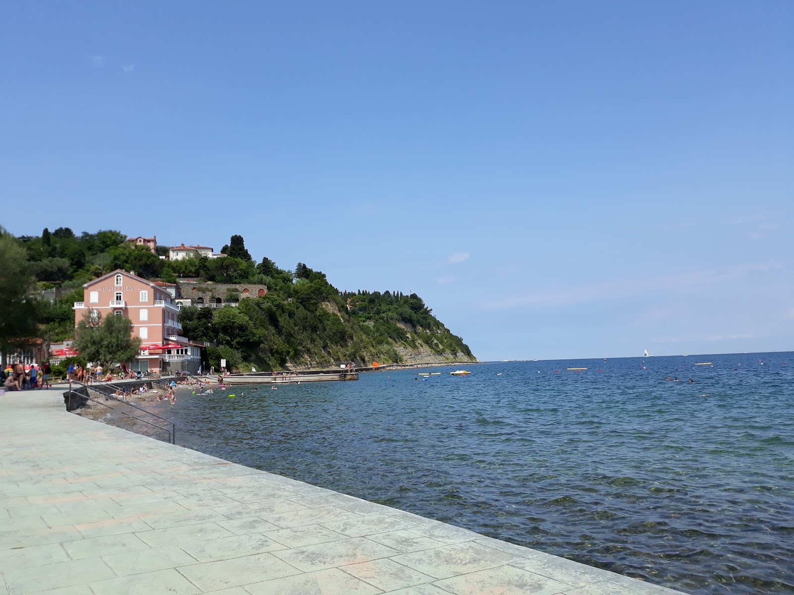 Photo de Fiesa beach avec un rivage spacieux