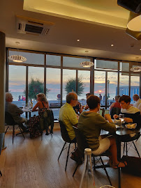 Atmosphère du Les Flots - Hôtel et Restaurant - Chatelaillon Plage - n°16