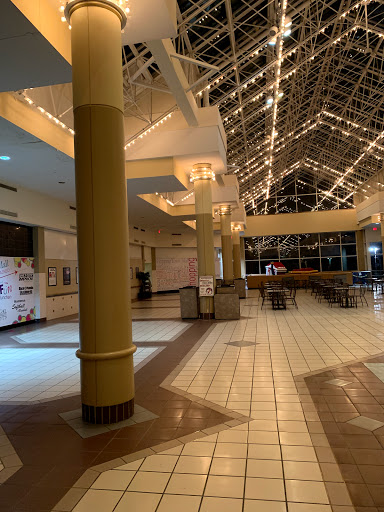 Shopping Mall «ShoppingTown Mall», reviews and photos, 3649 Erie Blvd E, Syracuse, NY 13214, USA
