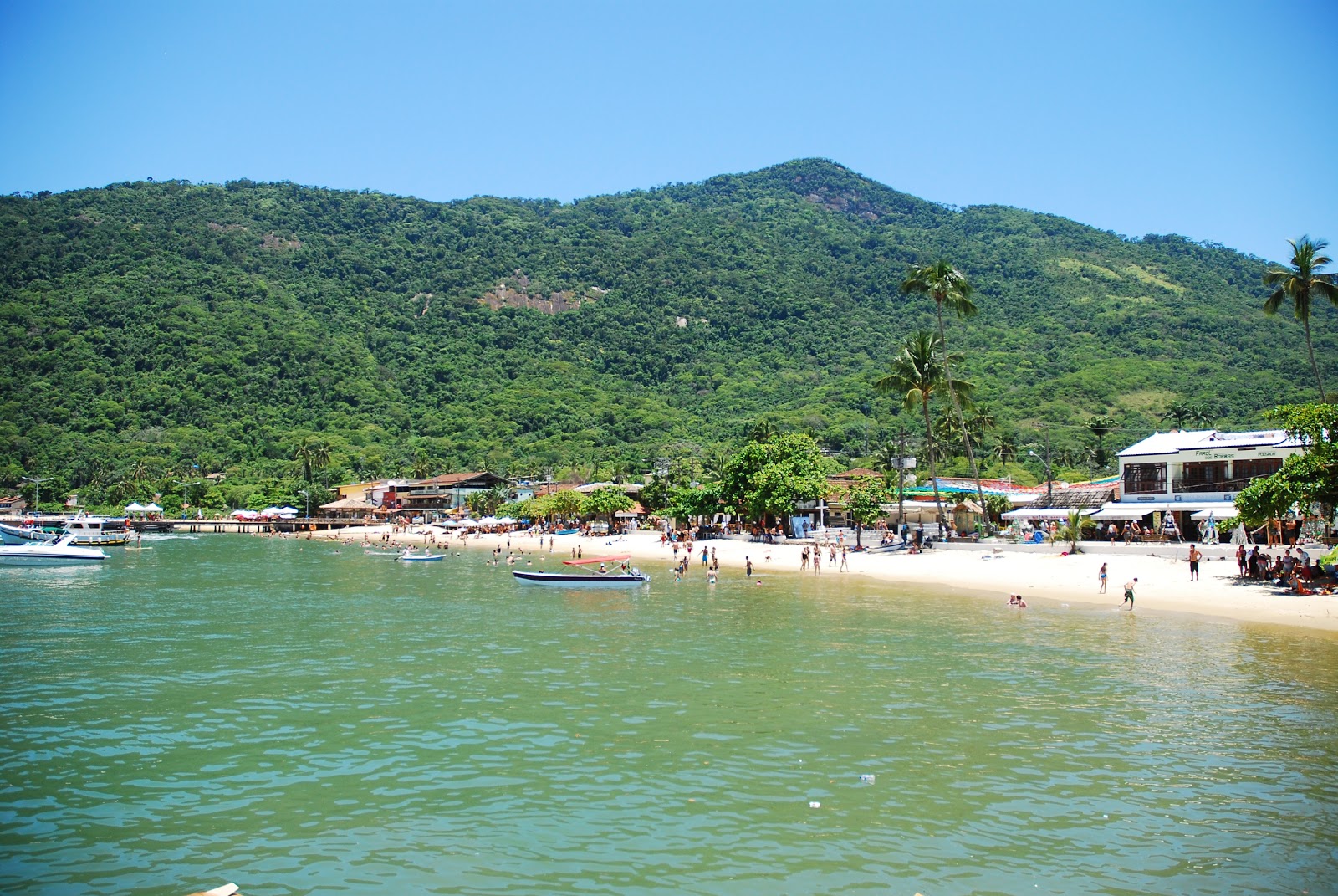 Foto von Praia do Abraao mit beiger sand Oberfläche