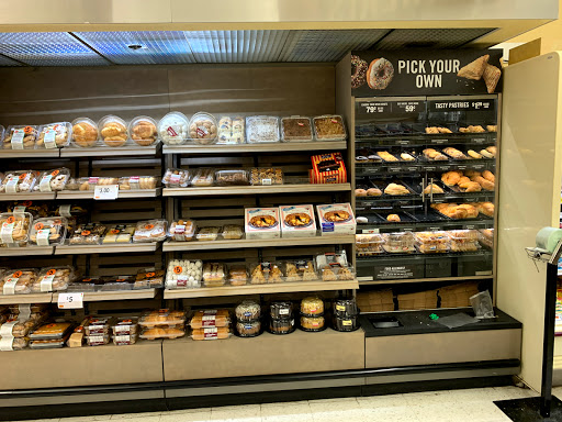 Grocery Store «Stop & Shop», reviews and photos, 250 Bellevue Ave, Newport, RI 02840, USA