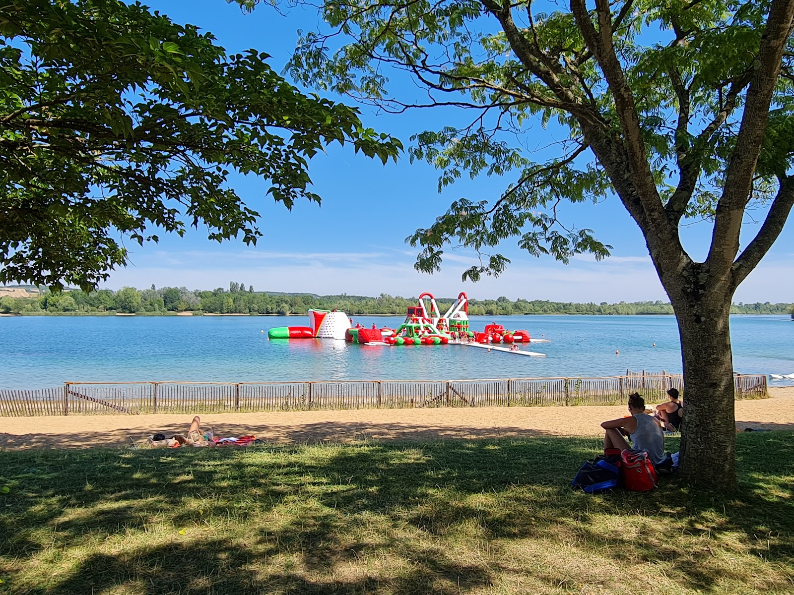 Photo de Lac de Saint-Cyr Beach zone des équipements
