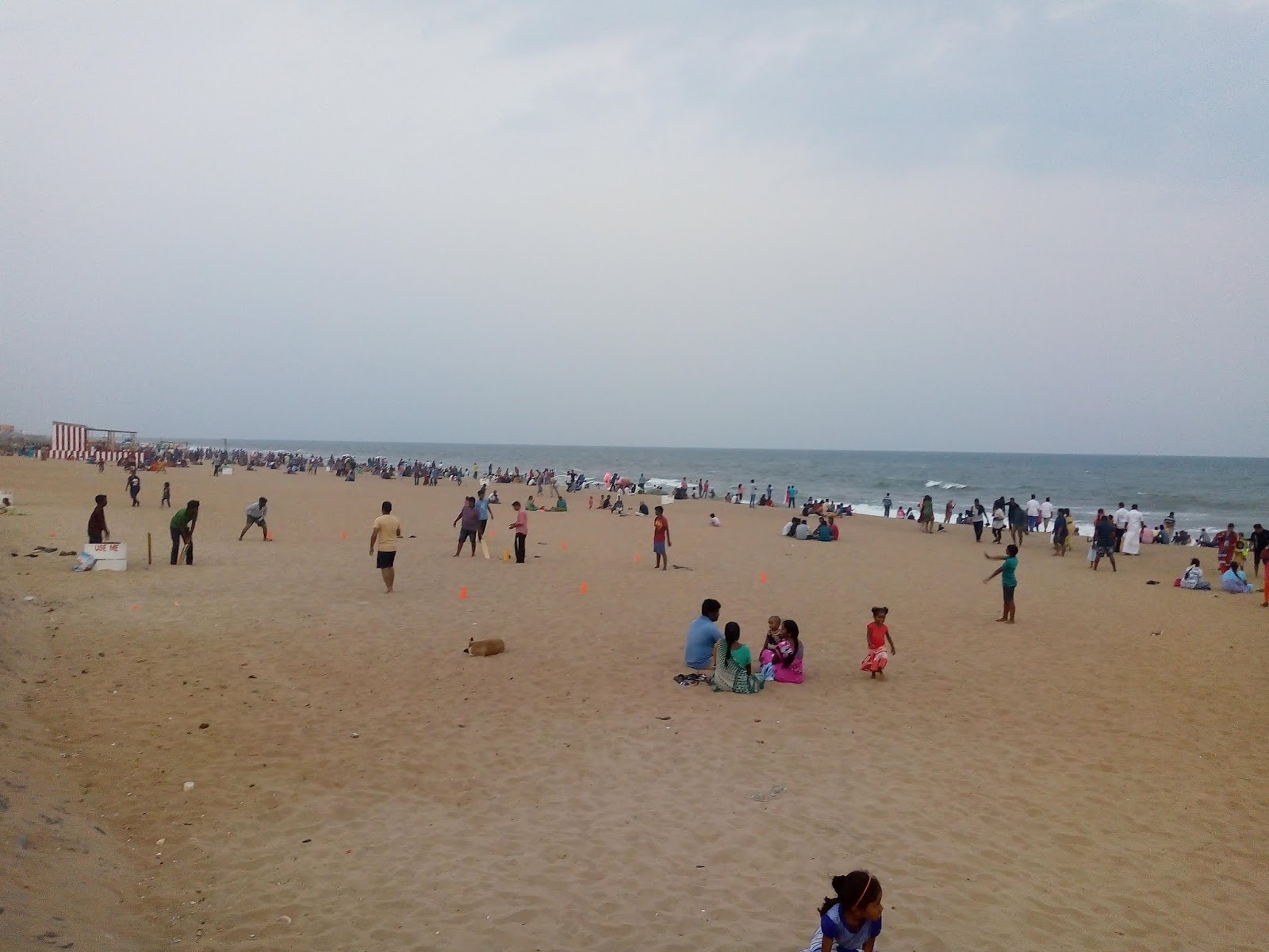 Zdjęcie Thiruvalluvar Nagar Beach z przestronna plaża