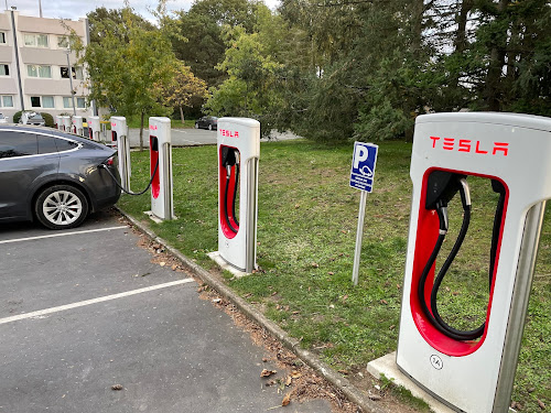 Borne de recharge de véhicules électriques Tesla Supercharger Saran