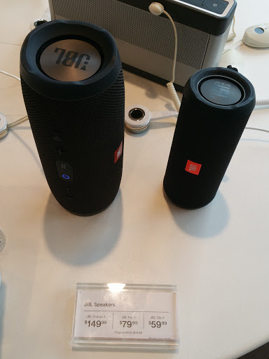 Cell Phone Store «Verizon», reviews and photos, 1910 Walnut St, Cary, NC 27518, USA