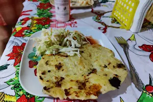 Pupusas Salvadores image