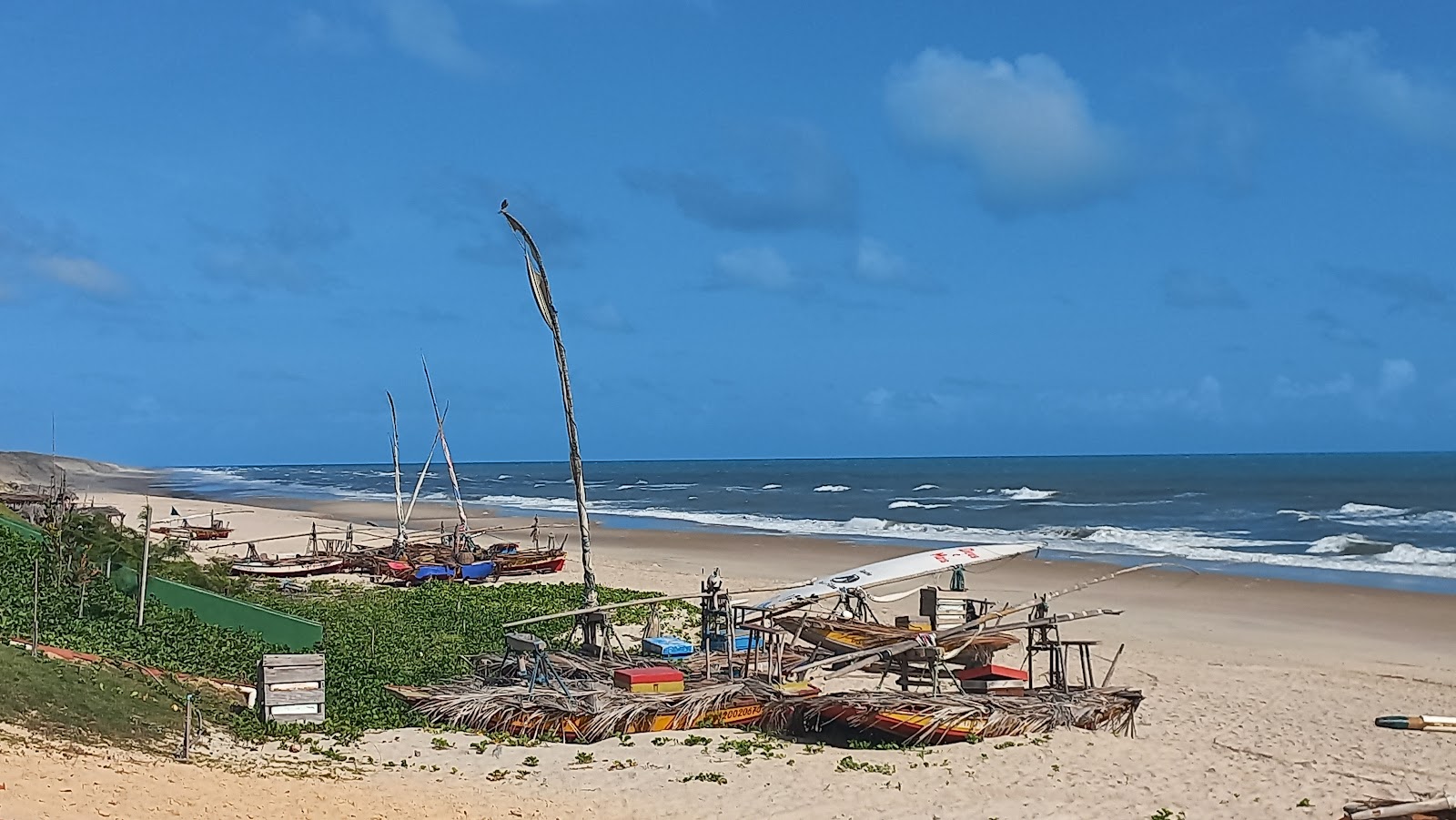 Foto von Praia dos Arios mit lange, gerade küste