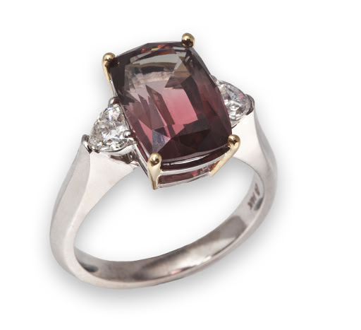 Jewelry Store «Revell Jewelers», reviews and photos, 904 Middle Rd, Bettendorf, IA 52722, USA