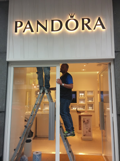 Pandora Concept Store