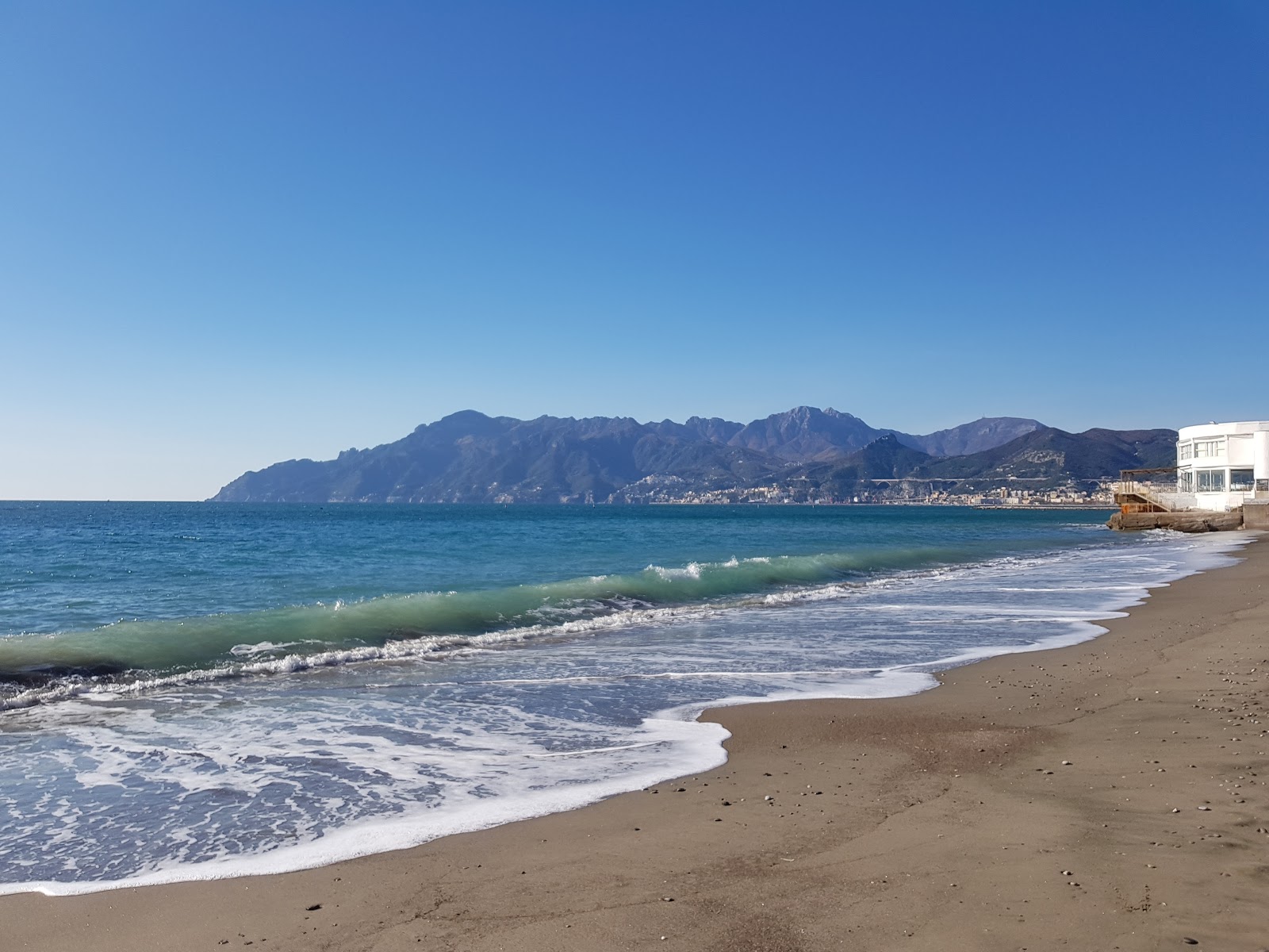 Valokuva Salerno beach IIIista. puhtaustasolla korkea