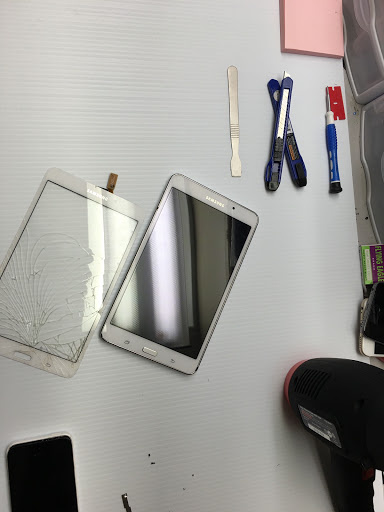 Cell Phone Store «iphone solutions», reviews and photos, 117 S Broadway, Lawrence, MA 01841, USA