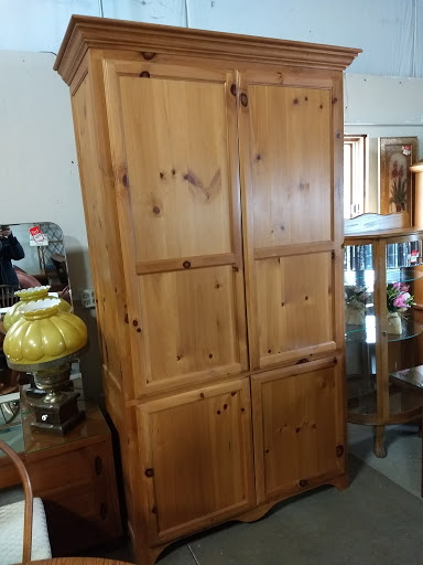 Consignment Shop «New Leaf Home Furnishings», reviews and photos, 2449 Pierce Dr #3, Spring Grove, IL 60081, USA