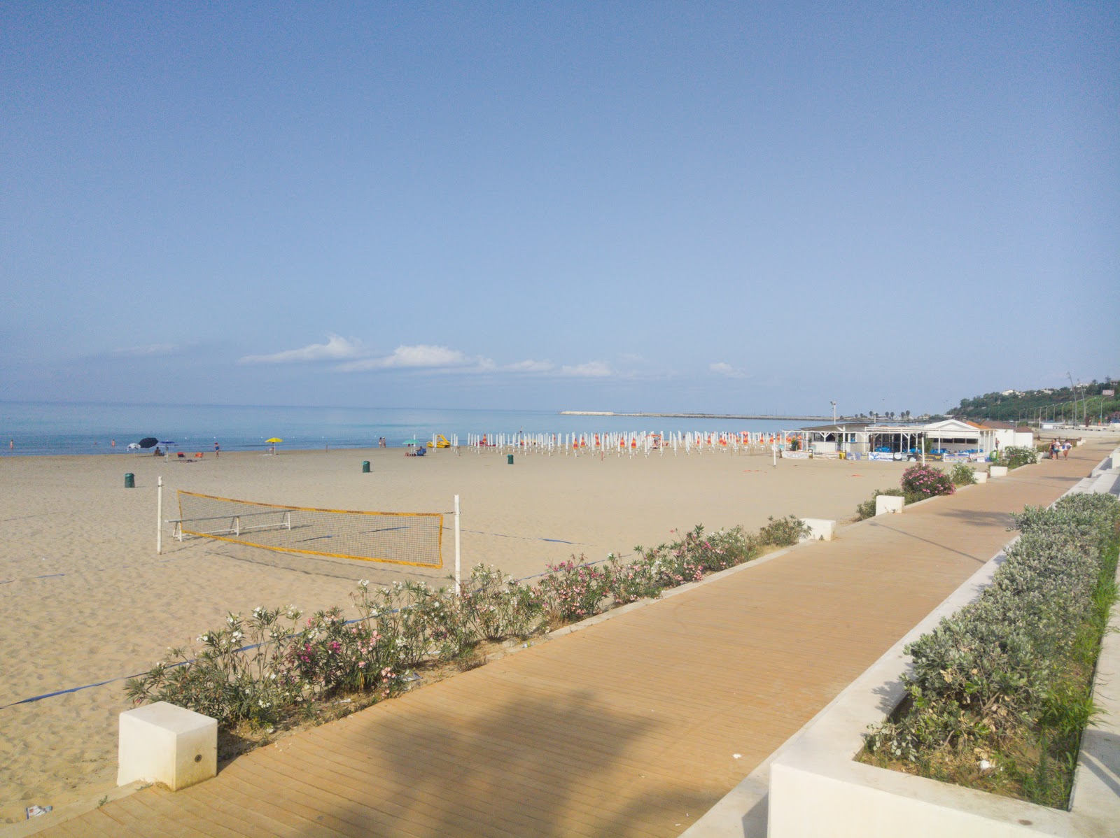 Fotografija Spiaggia Di Gela z turkizna čista voda površino