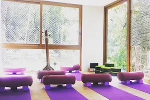 Yogashanti - Yoga e Terapias Integrativas image