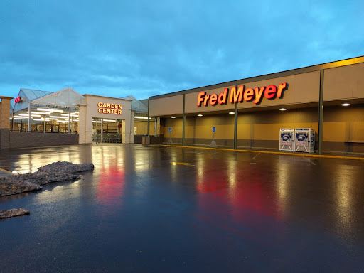 Grocery Store «Fred Meyer», reviews and photos, 14700 SE McLoughlin Blvd, Milwaukie, OR 97267, USA