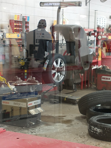 Tire Shop «Discount Tire», reviews and photos, 5505 South La Grange Road, Countryside, IL 60525, USA