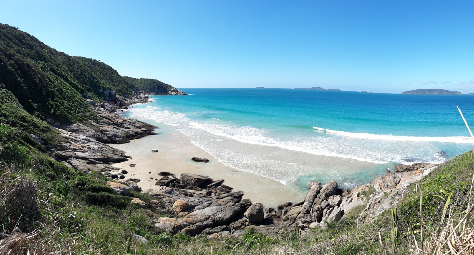 Foto di Praia das Amendoeiras con molto pulita livello di pulizia