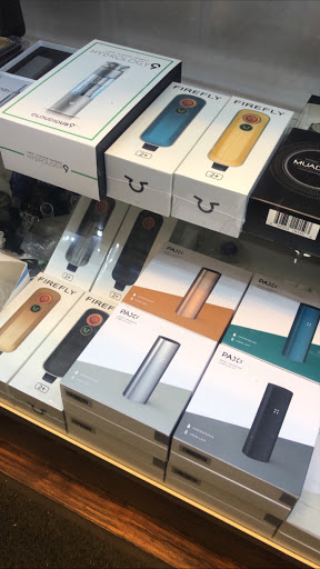 Tobacco Shop «Ipuff Smoke Shop», reviews and photos, 241 Harrison Ave, Garfield, NJ 07026, USA