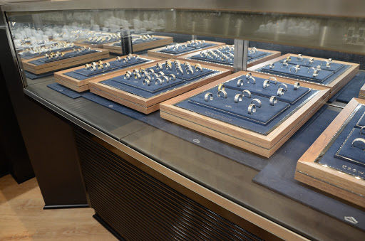 Jewelry Store «Oak Park Jewelers», reviews and photos, 101 S Marion St, Oak Park, IL 60302, USA