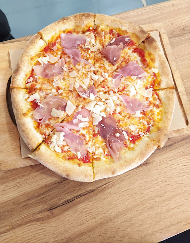 Λεωφ. Χατζηκυριάκου 115, Πειραιάς 185 39