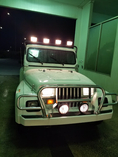 Splash & Dash Car Wash, 2560 Bank St, Gloucester, ON K1T 1M9, Canada, 