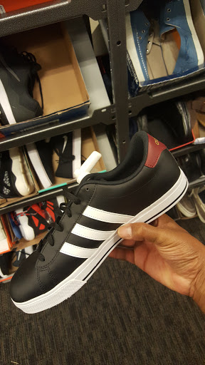 Department Store «Nordstrom Rack The Gallery At Westbury Plaza», reviews and photos, 1040 Old Country Rd, Garden City, NY 11530, USA