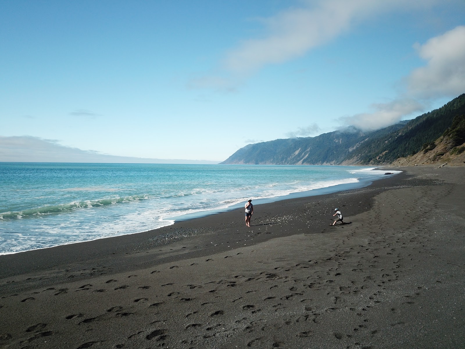 Valokuva Black Sands Beachista. villi alue