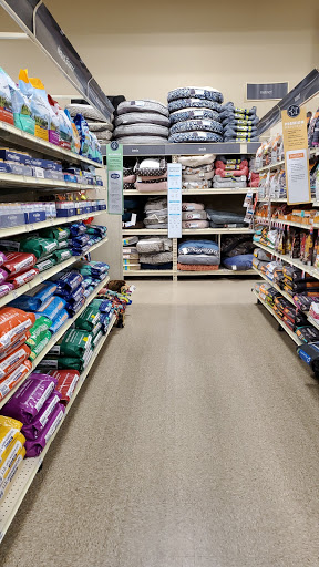 Pet Supply Store «PetSmart», reviews and photos, 5 Main St, East Hartford, CT 06118, USA