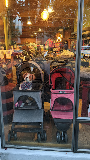 Pet Supply Store «Petapoluza Pet Supply & Grooming», reviews and photos, 114 N 36th St, Seattle, WA 98103, USA