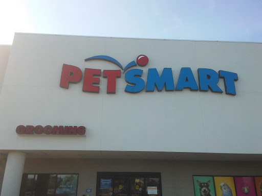 Pet Supply Store «PetSmart», reviews and photos, 2677 E Main St, Plainfield, IN 46168, USA
