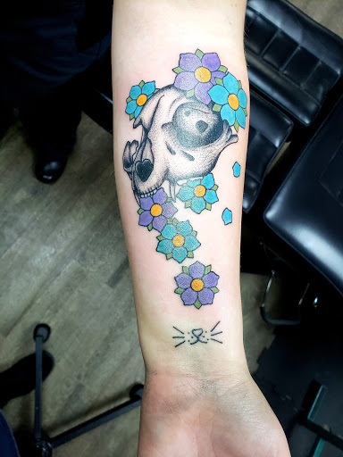 Tattoo Shop «Up In Arms Tattoos and Piercings», reviews and photos, 539 Carnot Rd, Moon, PA 15108, USA