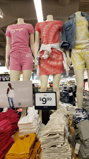Clothing Store «Gap Outlet», reviews and photos, 640 Bergen Town Center, Paramus, NJ 07652, USA