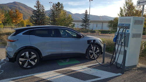 Borne de recharge de véhicules électriques Réseau eborn Charging Station La Saulce