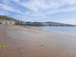 Photo de Silver Beach entouré de montagnes