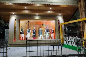 Manali Mall Market image