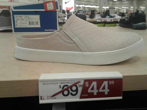 Shoe Store «Famous Footwear», reviews and photos, 1665 Olentangy River Rd, Columbus, OH 43212, USA